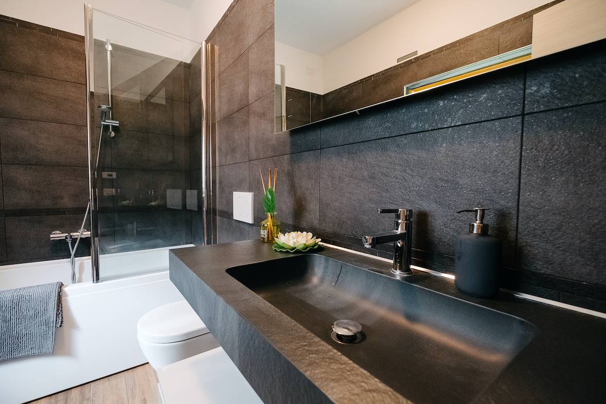 Mille sfumature di design: un bagno su misura