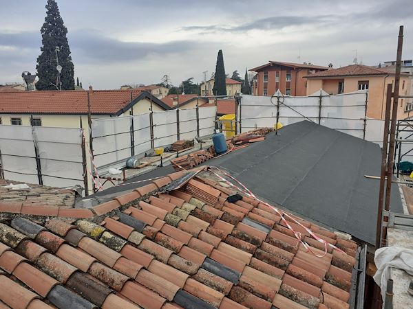 Ristrutturazione intero edificio a bardolino (in corso)