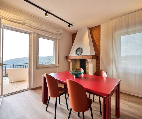 Trame di stile: pennellate di design in una dimora anni '70