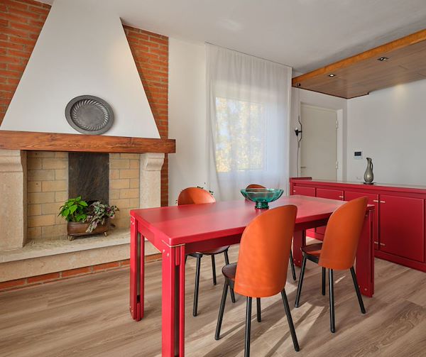 Trame di stile: pennellate di design in una dimora anni '70