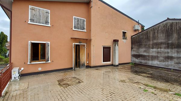 Ristrutturazione completa intero edificio a quinto