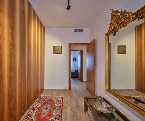 Trame di stile: pennellate di design in una dimora anni '70