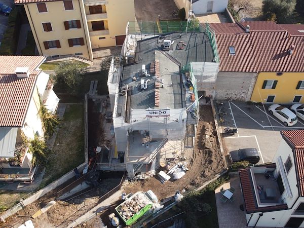 Ristrutturazione intero edificio a bardolino (in corso)
