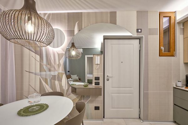 Sostituzione delle porte interne e del portoncino blindato d’ingresso.