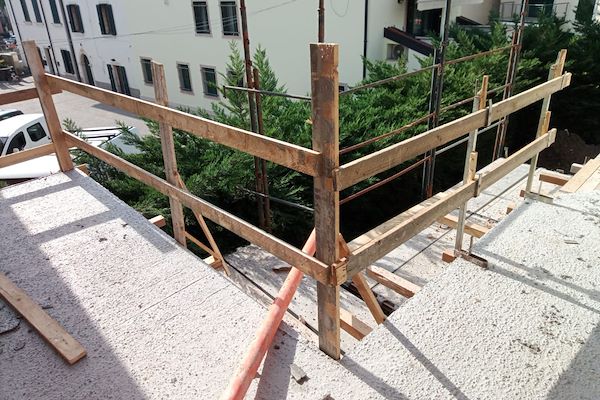 Ristrutturazione edificio completo e cambio destinazione