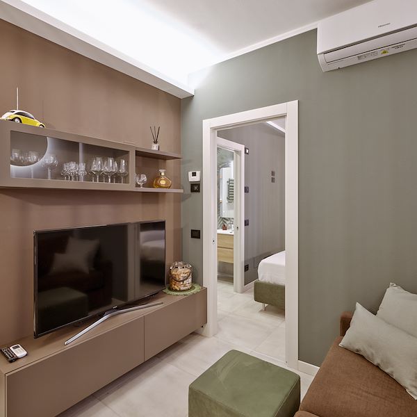 Installazione di un impianto radiante a pavimento per il riscaldamento e di split a pompa di calore per il raffrescamento.