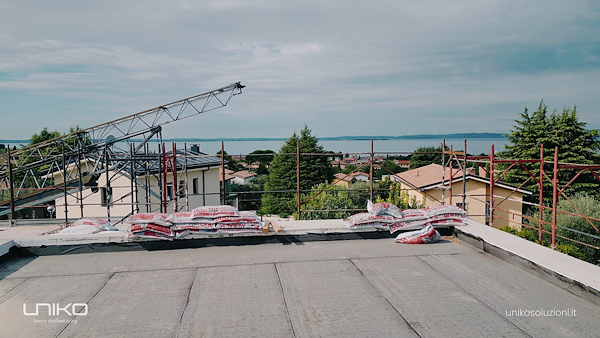 Demolizione e ricostruzione: una villa di pregio rinasce sul lago